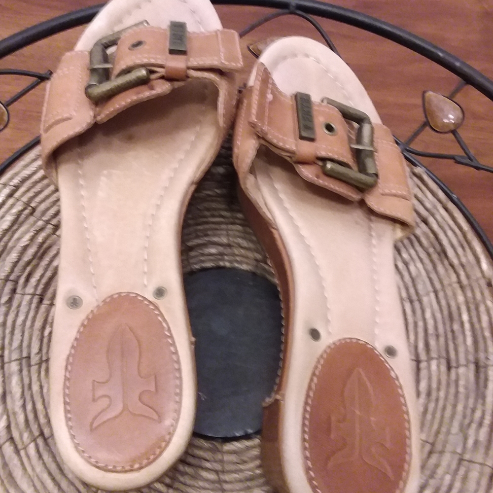 Frye sandals - Picture 13 of 13